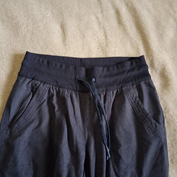 The North Face Women's XS Blue Aphrodite 2.0 Capri Pants - Picture 4 of 12